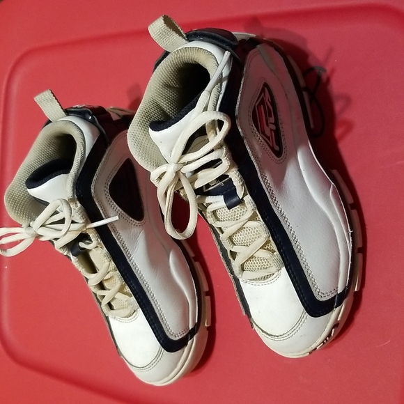 Fila unisex size 3 grant hill 2 sneakers white, navy and red